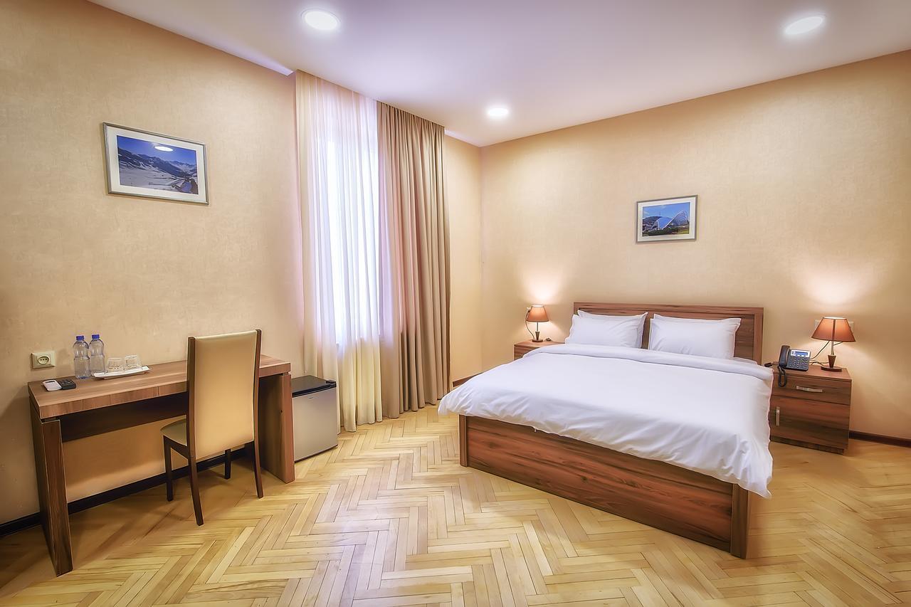 Green Corner Hotel Тбилиси Екстериор снимка