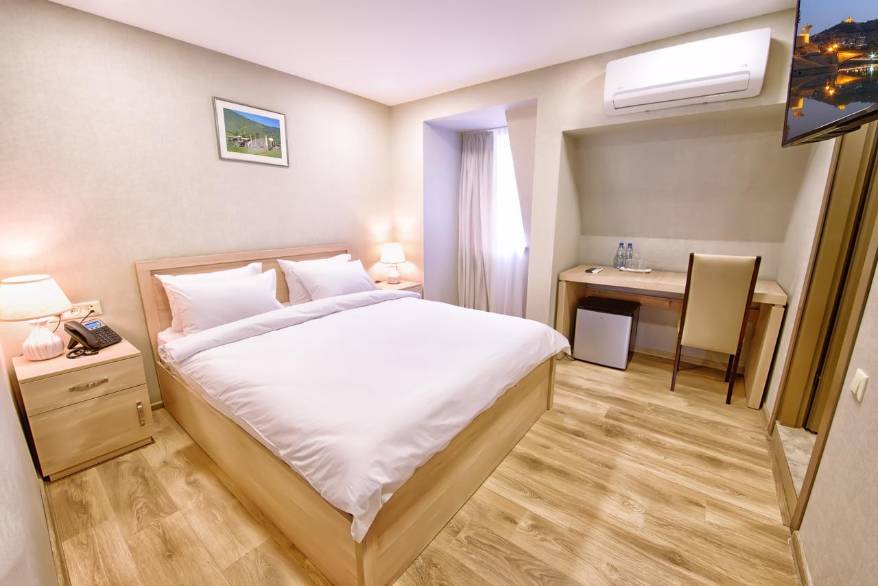 Green Corner Hotel Тбилиси Екстериор снимка