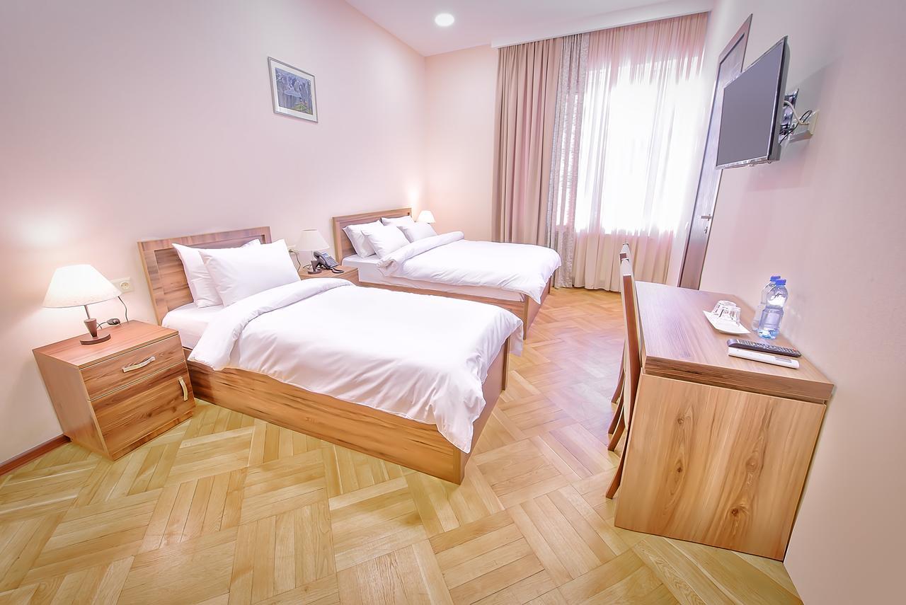 Green Corner Hotel Тбилиси Екстериор снимка