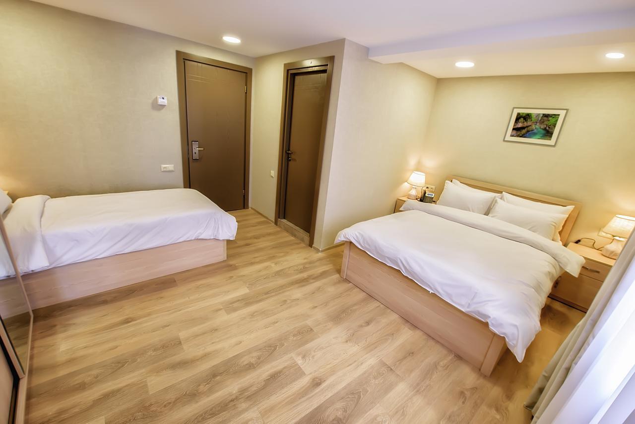Green Corner Hotel Тбилиси Екстериор снимка