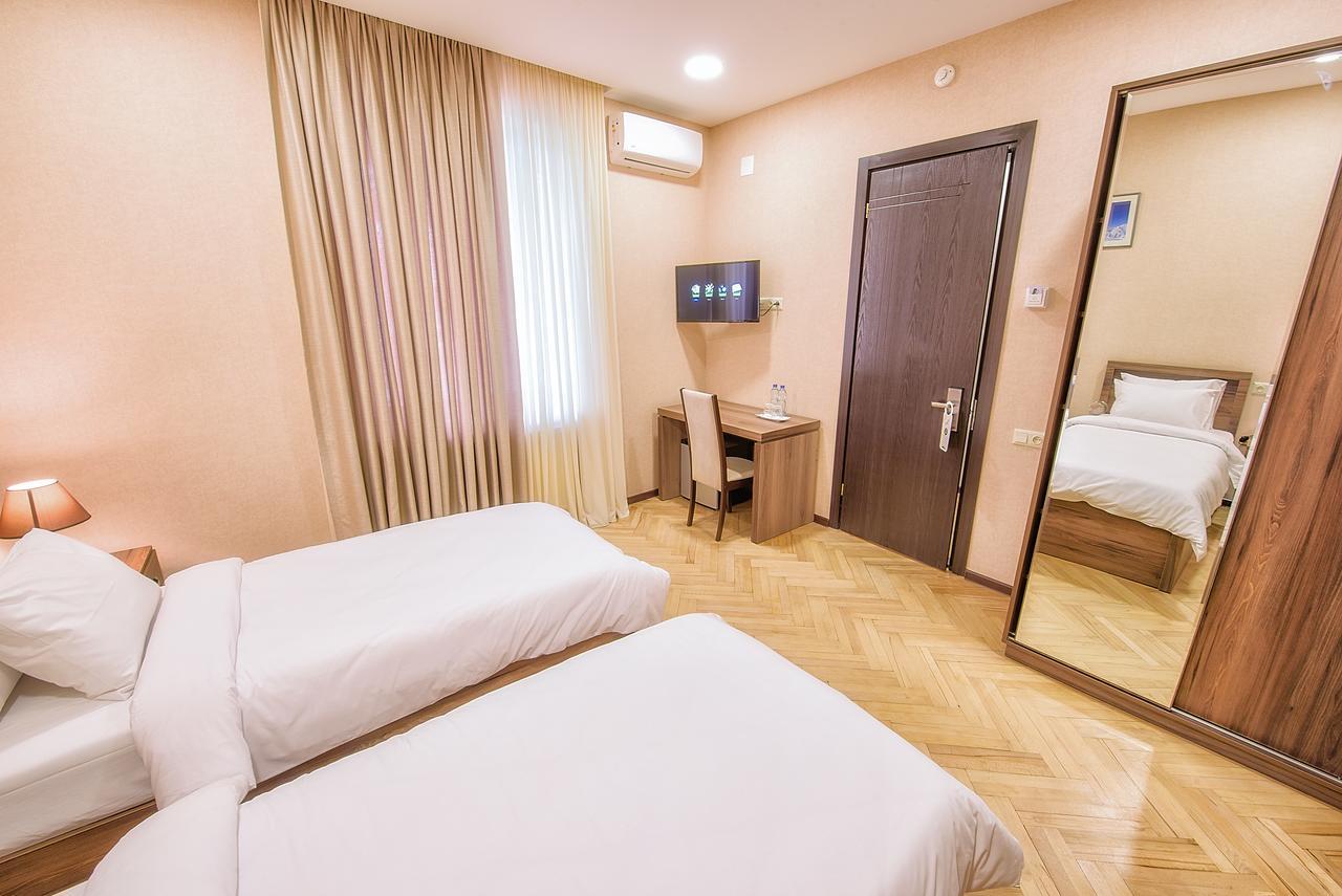 Green Corner Hotel Тбилиси Екстериор снимка