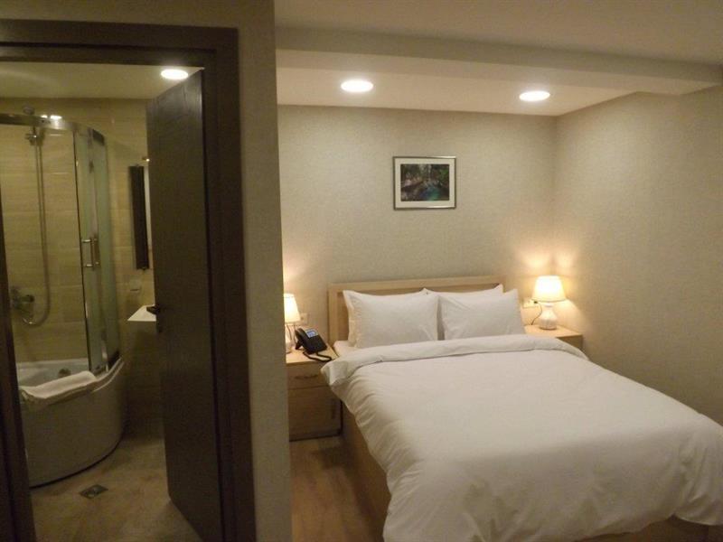 Green Corner Hotel Тбилиси Екстериор снимка